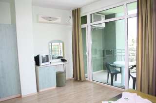 Отель Hotel Boomerang - Sunny Beach Солнечный Берег Двухместный номер с 1 кроватью или 2 отдельными кроватями и балконом (для 3 взрослых)-3
