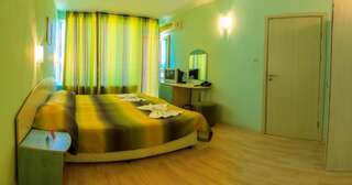 Отель Hotel Boomerang - Sunny Beach Солнечный Берег Двухместный номер эконом-класса с 2 отдельными кроватями-9